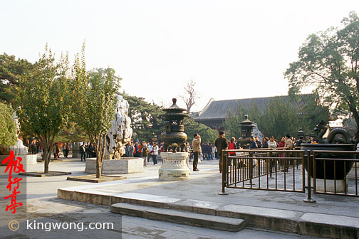 ٵǰ Temple front