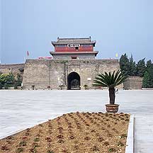 Picture of 山海关 - 天下第一关 (镇东门) Shanhaiguan Pass - First Pass Gate Tower (Zhendongmen Gate)