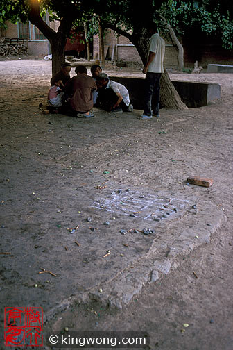 ³ -  Tulufan (Turfan) - Erabaoxiang playing a game