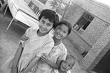 Picture of ³ - ĺ Tulufan (Turfan) - Erabaoxiang Children